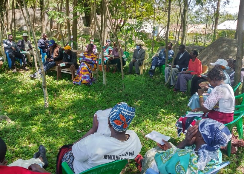 Image shows participants of a session within International Alert's conflict mitigation work in Migori county. The people are sitting in a circle.