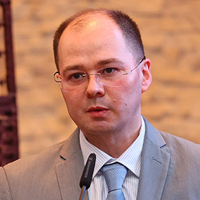 Farkhod Abdurakhmonov speaking at a conference