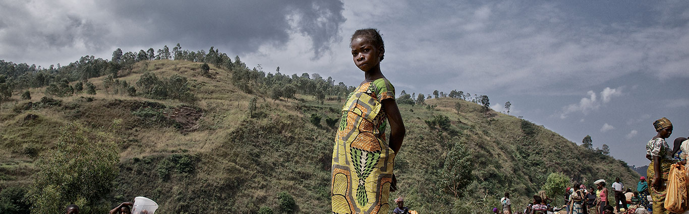 Young girl waits for mother to finish work at Rusizi Border, Bukavu photo by Carol Allen Storey